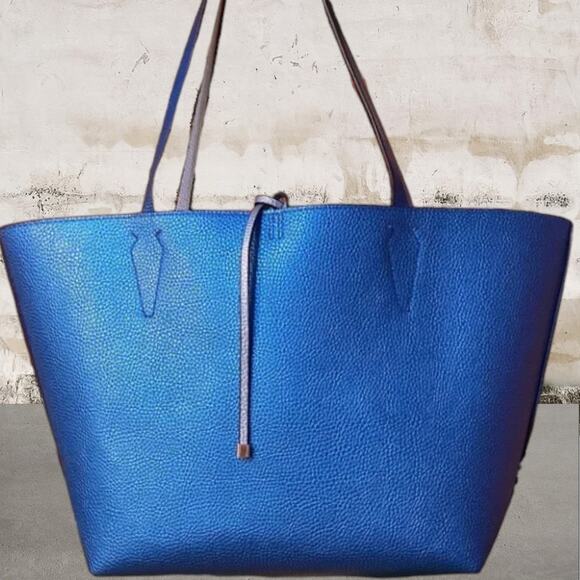 GUESS Metallic Reversible Tote Bag or Mask - Picture 4 of 6